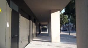 Porxo i accés a planta baixa d’un habitatge adossat