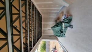 Procés de muntatge de l’estructura prefabricada d’un habitatge unifamiliar