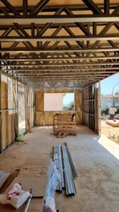 Volums exteriors d’un habitatge unifamiliar contemporani acabat