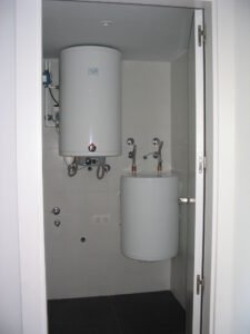 Detall constructiu de termos elèctrics en interior. Projecte 2008 Ctra Barcelona.