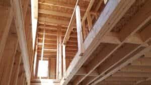 Estructura interior de fusta en construcció