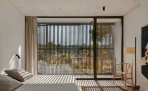 Dormitori modern amb finestral