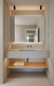 Bany d’habitatge unifamiliar amb acabats continus i aixeteria integrada