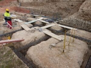 Cimentació de la Casa Ullastrell 2015 amb armadura d'acer i instal·lacions